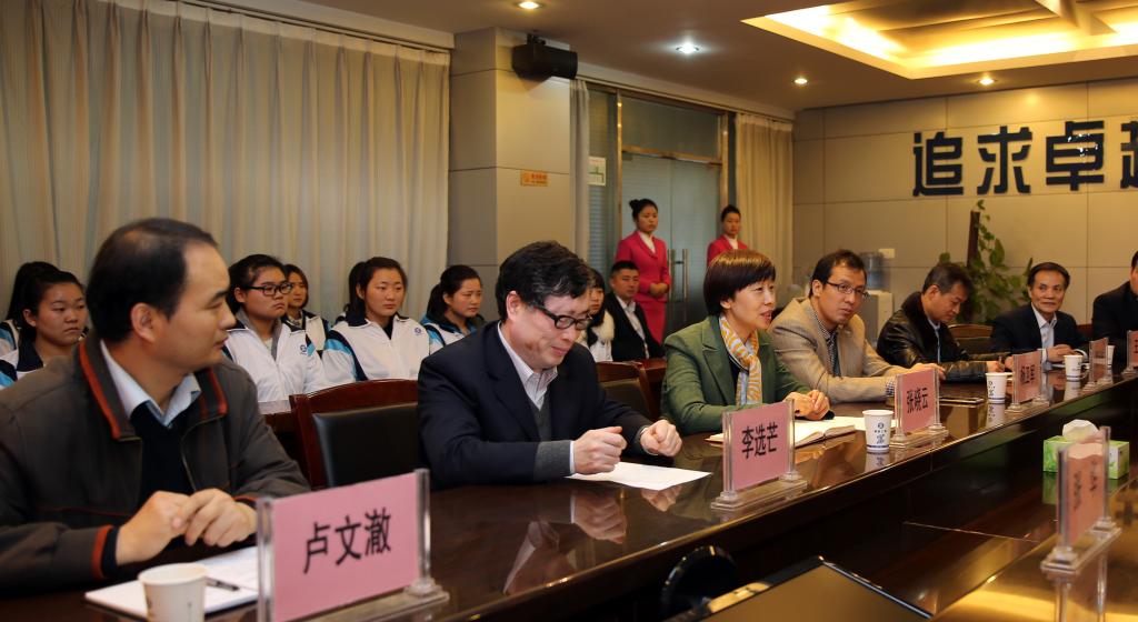 新蒲京官网院长张晓云、副院长杨卫军,教务处、校企处、汽车物流学院负责同志出席仪式