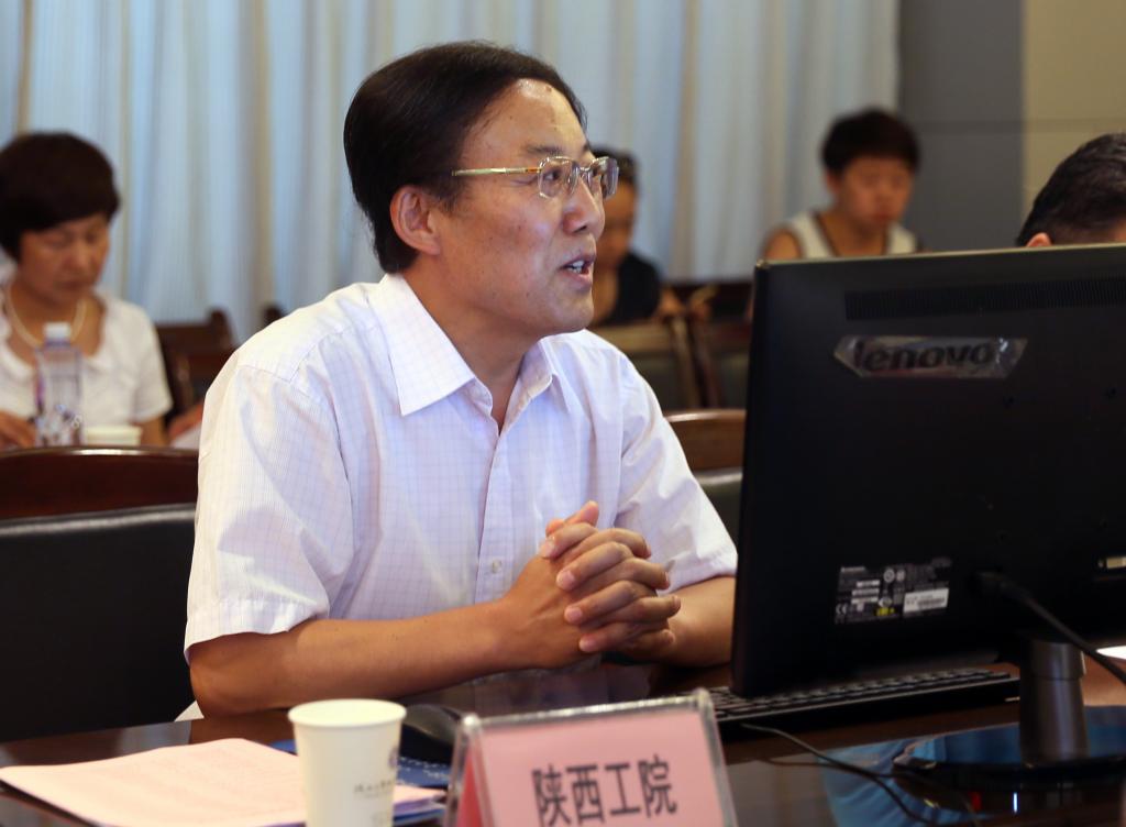 新蒲京官网党委副书记王天哲介绍新蒲京官网文明创建工作