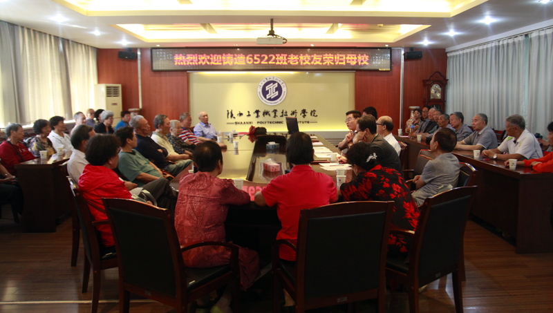 新蒲京官网铸造65级老校友重返母校