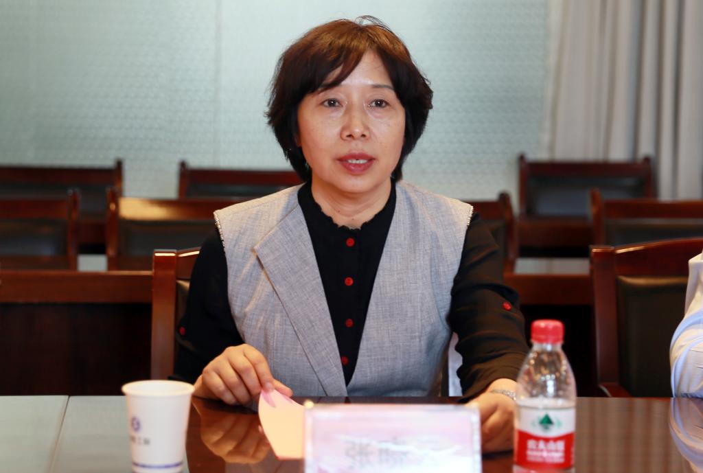 新蒲京官网院长张晓云主持会议并介绍学院基本情况