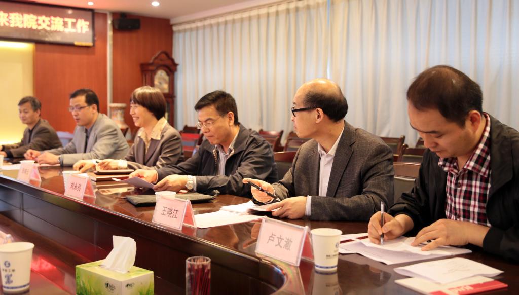新蒲京官网院长张晓云、党委副书记、副院长刘永亮、副院长杨卫军、副院级调研员王晓江等与来宾座谈
