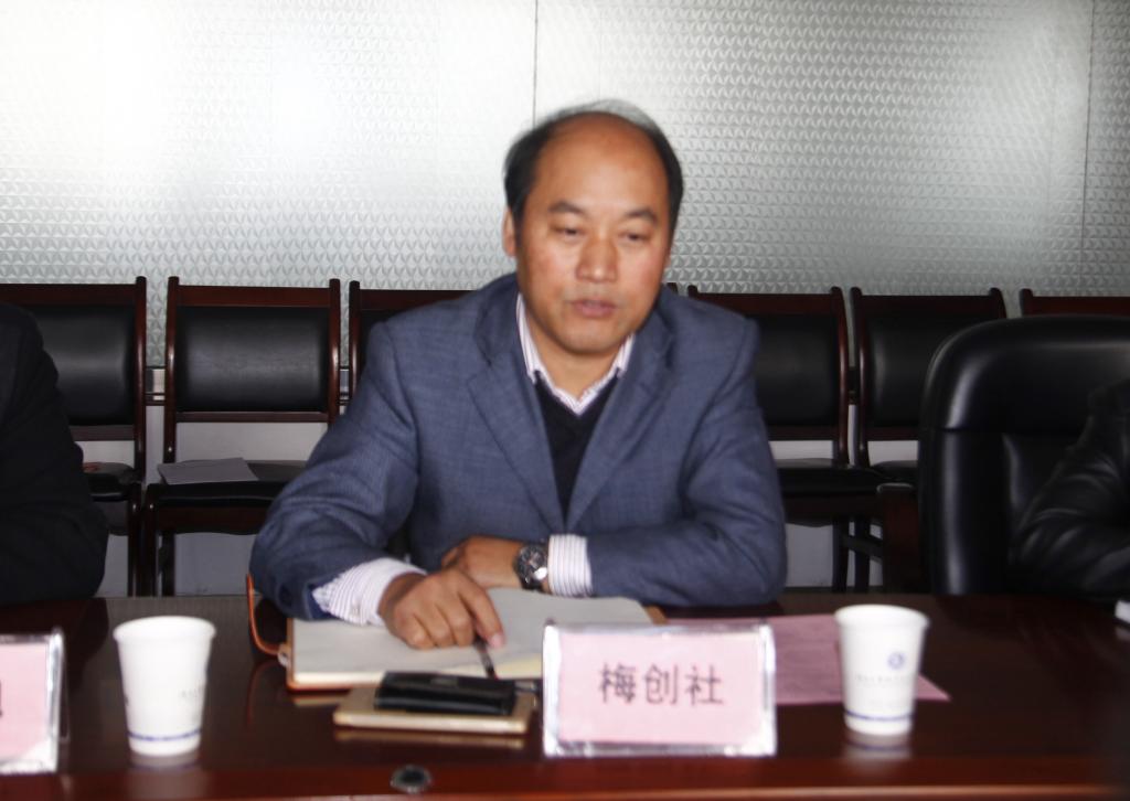 副院长梅创社介绍新蒲京官网基本情况