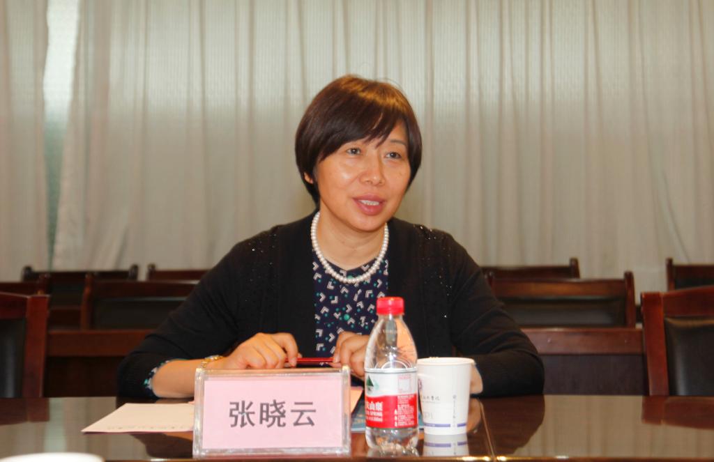 张晓云院长介绍新蒲京官网国际交流与合作工作情况