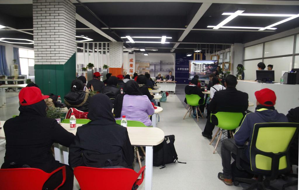马来西亚管理科学大学师生来新蒲京官网交流学习