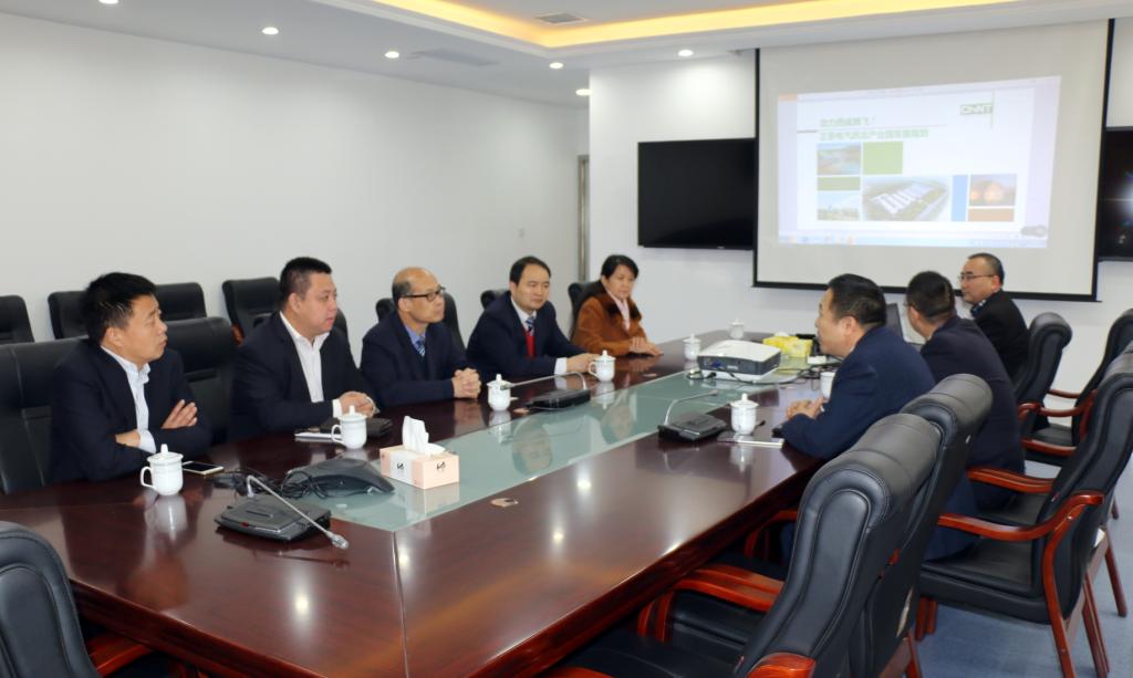 新蒲京官网与正泰电气股份公司签署校企战略合作协议