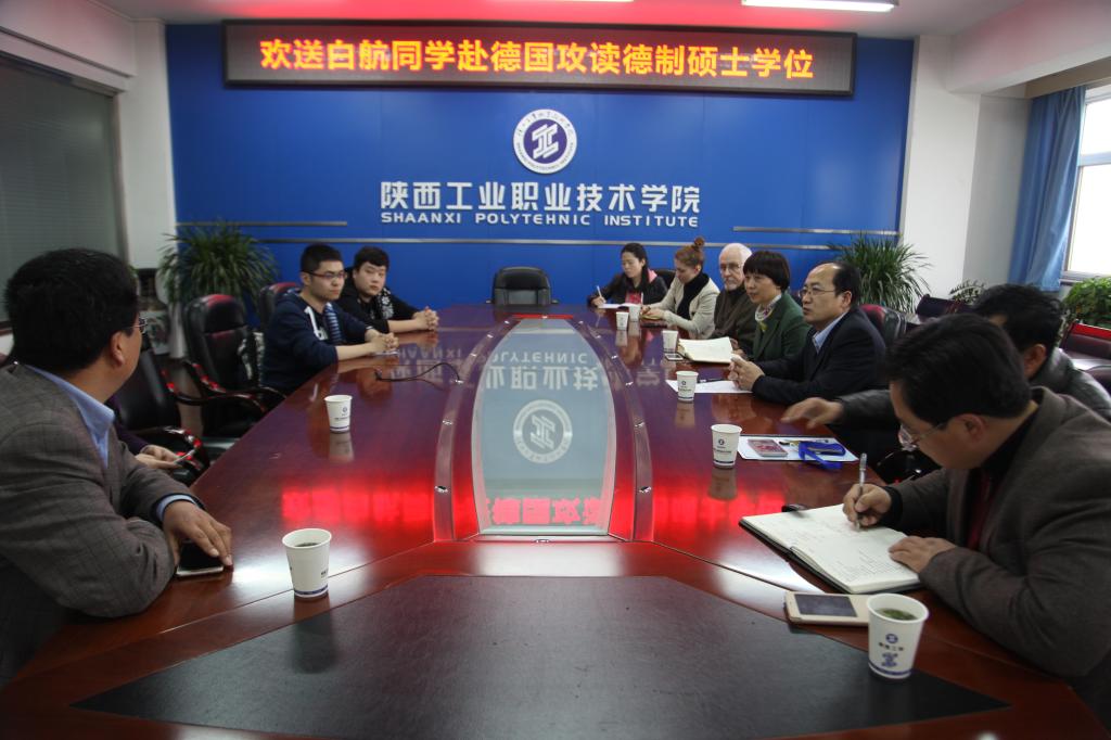 新蒲京官网为赴德国高校攻读德制硕士工程师项目学生举办欢送会