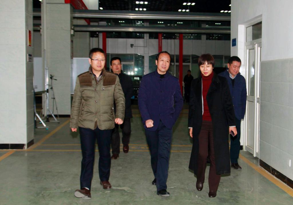 朱征南主任一行实地考察新蒲京官网部分实训设施